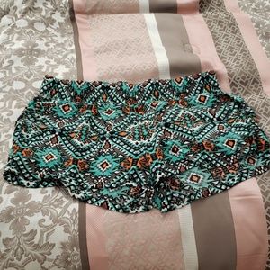 Cute short shorts with pockets